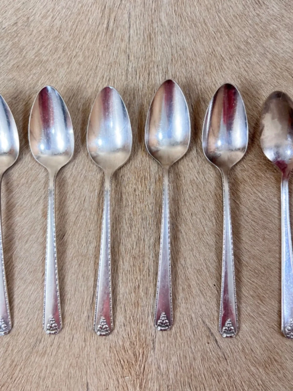 Oneida Silver Prestige 1945 'Bordeaux' Silverplate 43-Piece Flatware Set w/ Box